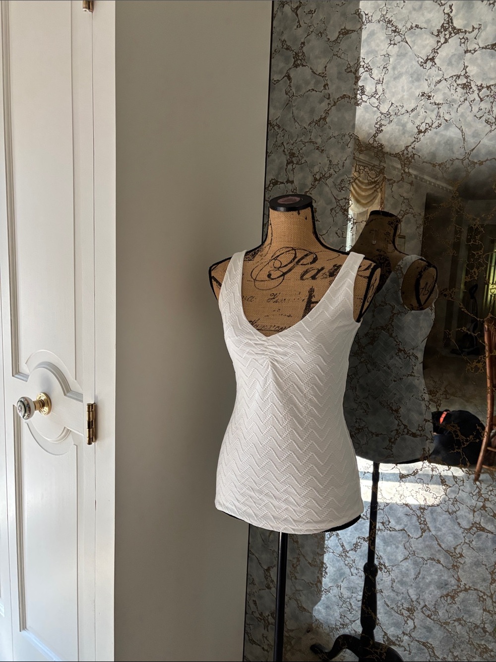 Women's White Textured V-Neck Tank Top